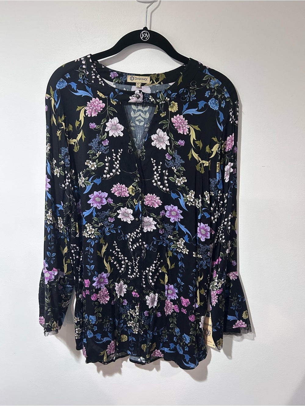 NWT Democracy Black Floral V-Neck Blouse